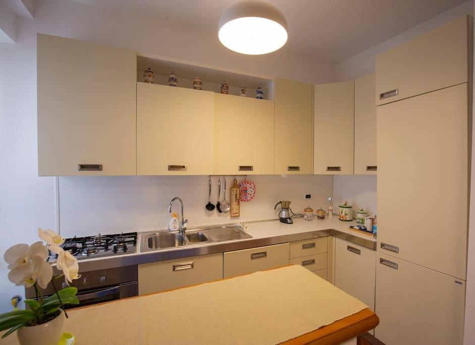 Dimora Al Colosseo, 2 Bedrooms Rome Exterior photo
